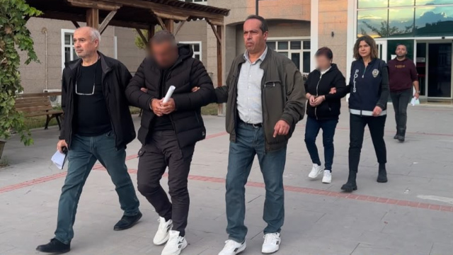 Yaşlı adamı darp ederek senet imzalattılar!