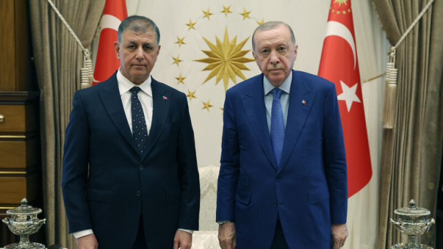 Cemil Tugay AK Parti'ye katıldı