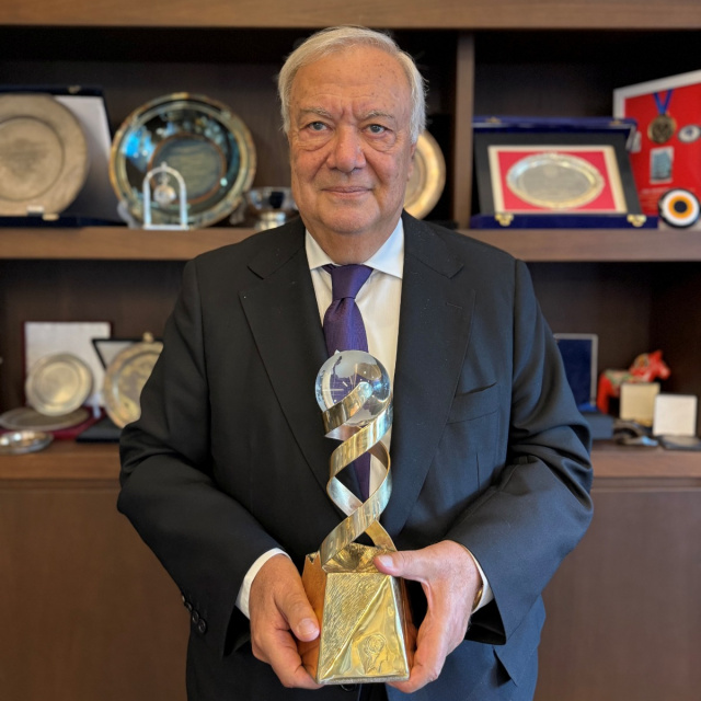 Prof. Dr. Necmettin Pamir Altın Nöron Ödülü aldı