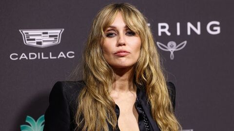 Miley Cyrus, taze çıkardığı 'Bass Persuades' albümüyle önce bir numaraya
