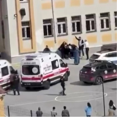 Esenyurt'ta lisede bıçaklı kavga: 3 yaralı