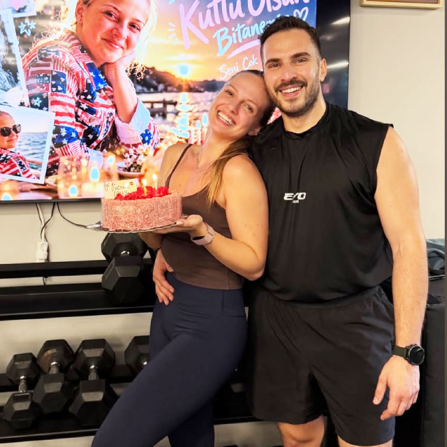 Spor salonunda romantik sürpriz