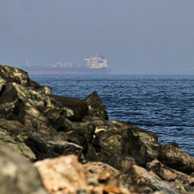 Katar açıklarında 1 tanker vuruldu