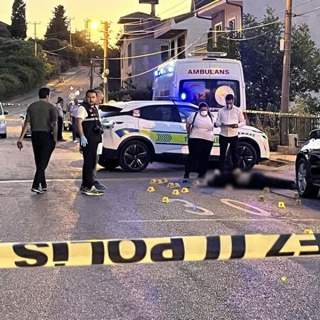 Baba ve oğulu öldürdü, evine gönderildi