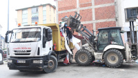 Ordu’da yalnız yaşayan kişinin evinden ve bahçesinden kamyonlarca atık çıkarıldı