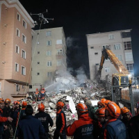 Maltepe'de 7 katlı bina çöktü: 5 kişi öldü!