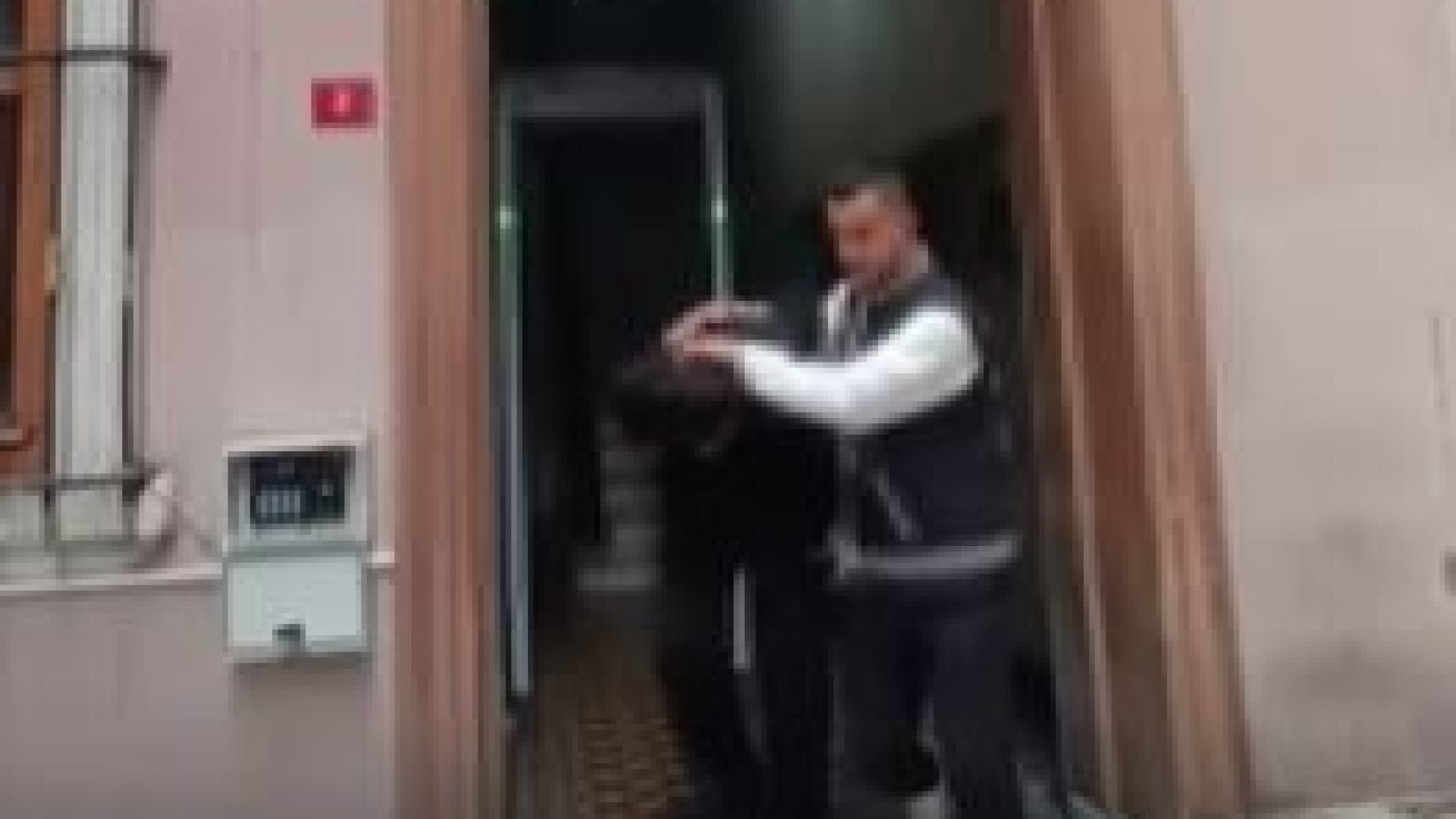 Camide döviz hırsızlığı: 1 tutuklama