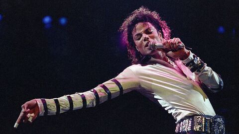 Michael Jackson'ın efsanevi 'Thriller' klibinde giydiği siyah-kırmızı deri