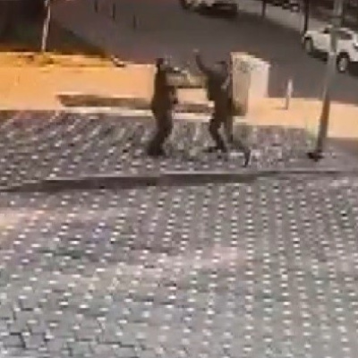 Okul önünde bekçiye saldırı