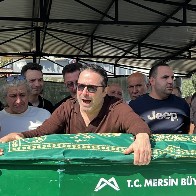 Kızını toprağa verdi