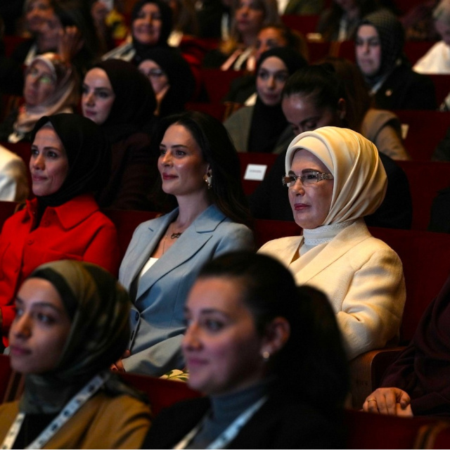 Yıldızlar, gençleri alkışladı