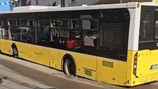 Maltepe'de asfalt çöktü