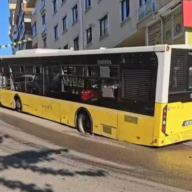Maltepe'de asfalt çöktü