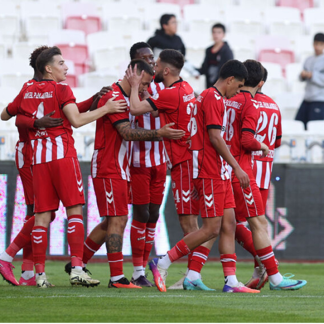 Sivasspor'dan dört gollü galibiyet!