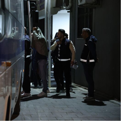 Bayraklı Belediyesi'ne yönelik operasyonda 15 tutuklama