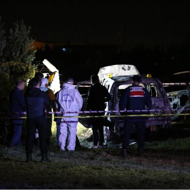 Yanan otomobilde cansız beden bulundu