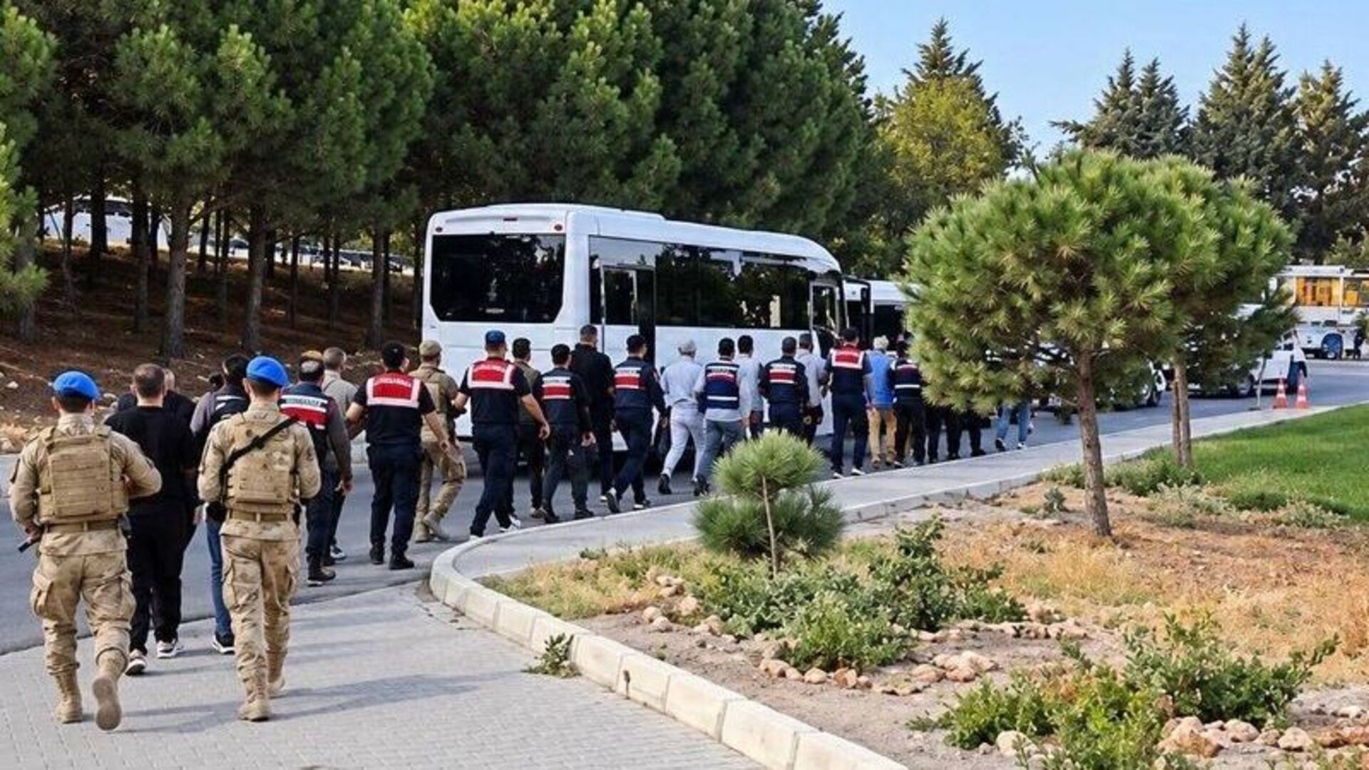 Çeşme Belediyesi soruşturmasında 10 tutuklama