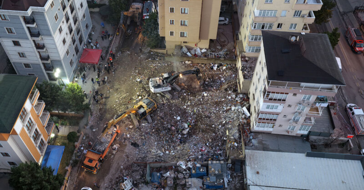Debris removal completed at collapsed building in Istanbul's Maltepe district