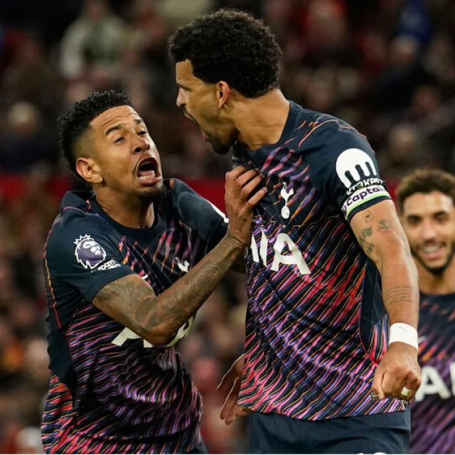 10 kişi Tottenham, Old Trafford'ta puanı aldı!