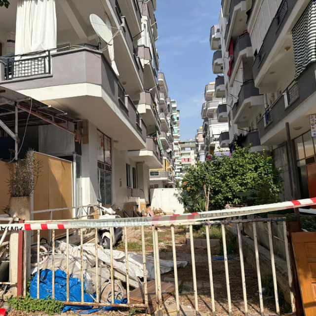 Dehşet! Kız kardeşini balkondan attı iddiası!