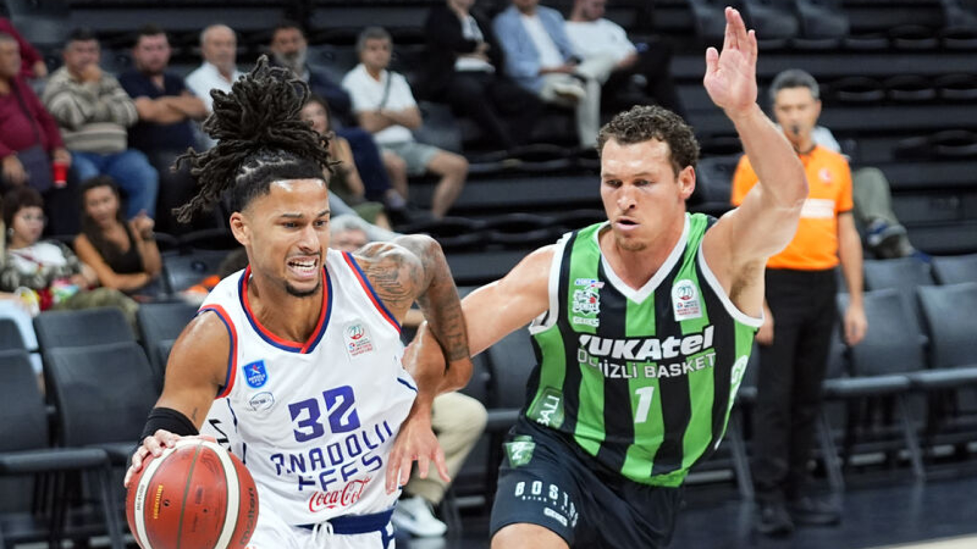 Anadolu Efes 3'te 3 yaptı!