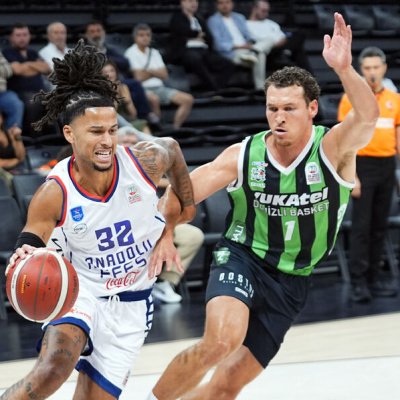 Anadolu Efes 3'te 3 yaptı!