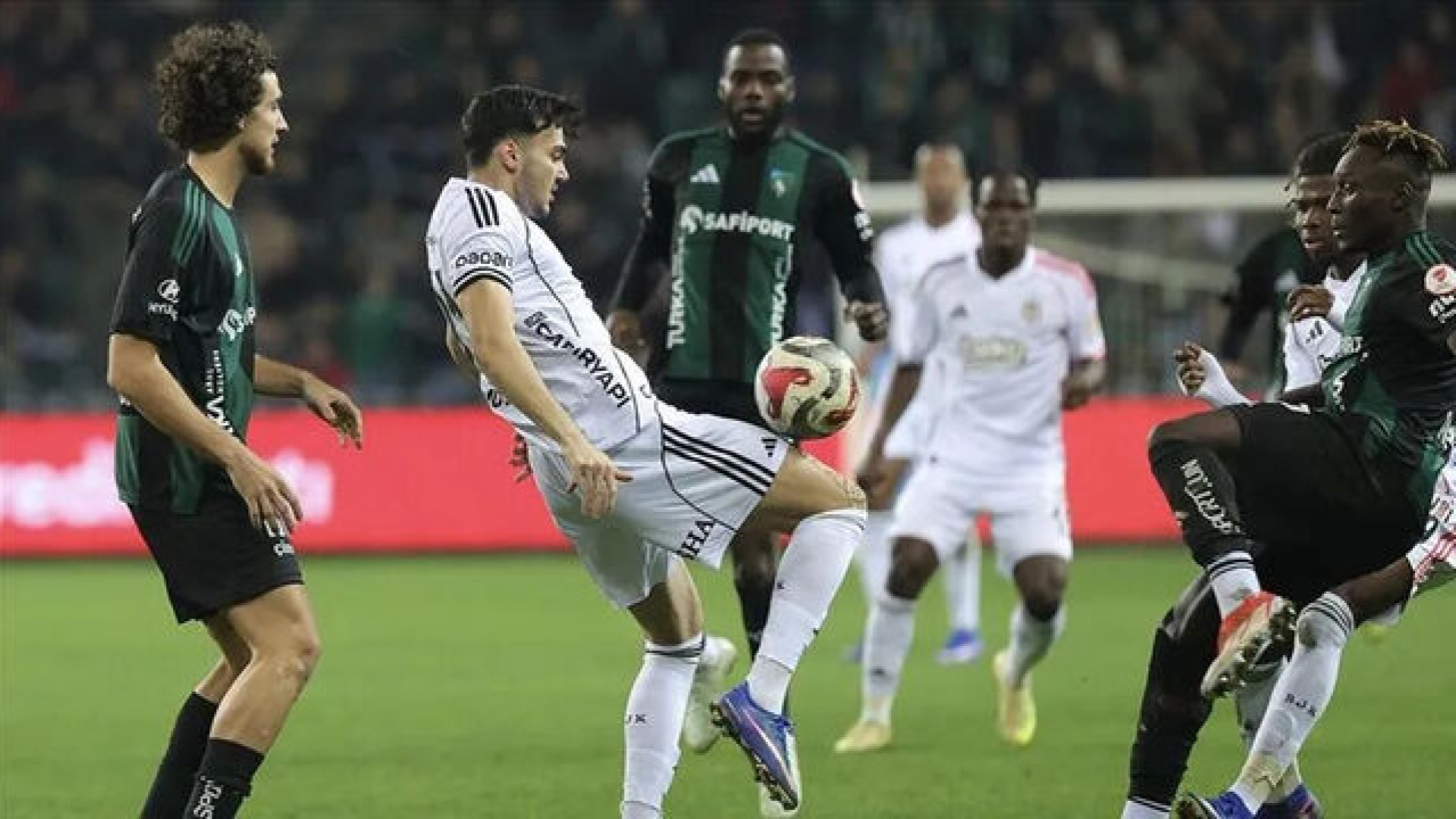 Beşiktaş - Kocaelispor maçı canlı yayında