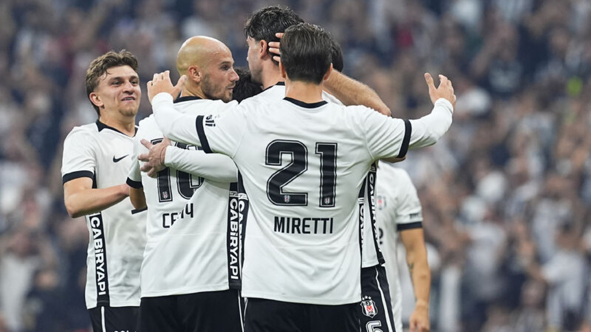Beşiktaş Kocaelispor'u 2-1 mağlup etti