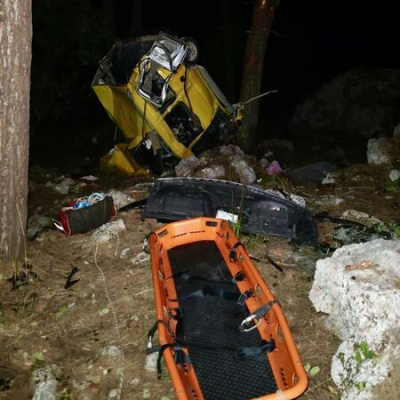 Araç uçuruma devrildi: 2 ölü, 4 yaralı