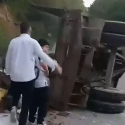 Düzce'de traktörün römorku devrildi: 11 yaralı