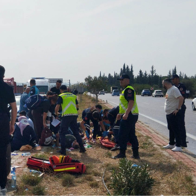 Midibüs devrildi: 17 yaralı