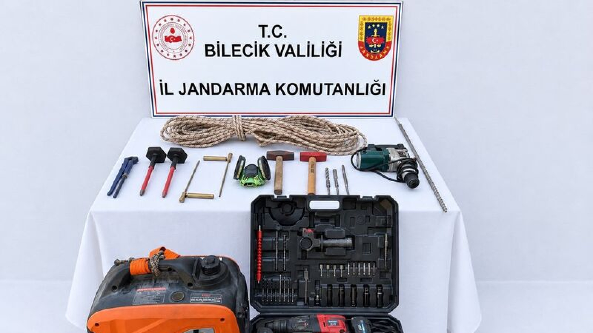 Bilecik'te kaçak kazıya suçüstü haber görseli