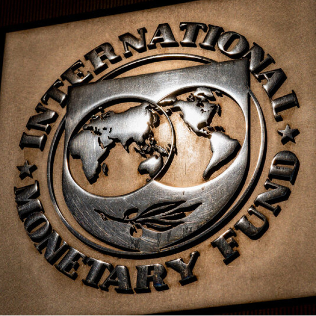 IMF dünya ekonomisinin büyüme tahminini yükseltti