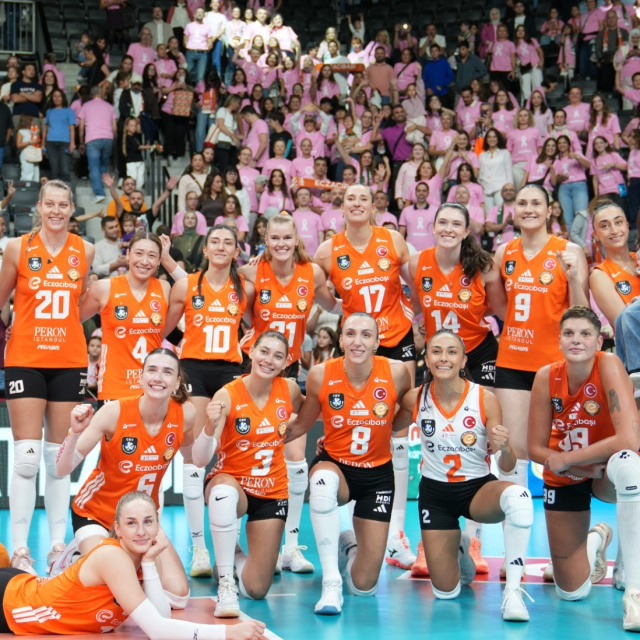 Memorial ve Eczacıbaşı Spor Kulübü, meme kanseri farkındalığını fileye taşıdı