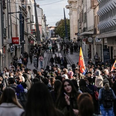 Fransa'da lise protestoları devam ediyor