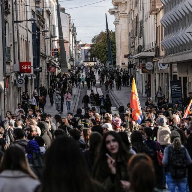 Fransa'da lise protestoları devam ediyor