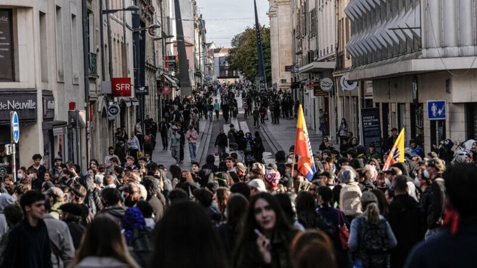 Fransa'da lise protestoları devam ediyor