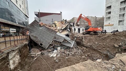 Van'da kazı sırasında lokanta çöktü