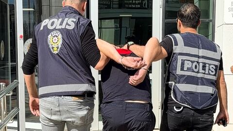 Eski sevgilisinin evini benzinle yaktı