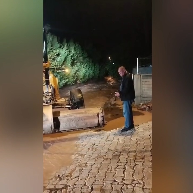 Elazığ'da sağanak sele dönüştü