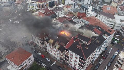 Arnavutköy’de 5 katlı binada yangın!