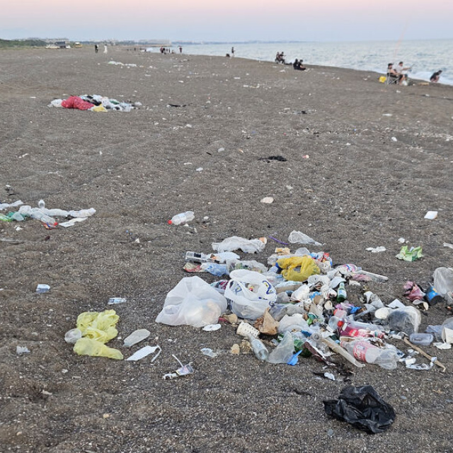 Kumköy sahili, yine çöplüğe döndü