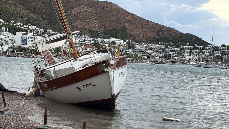 Bodrum'da tekne karaya oturdu