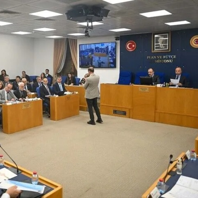 Fon yasası komisyonda