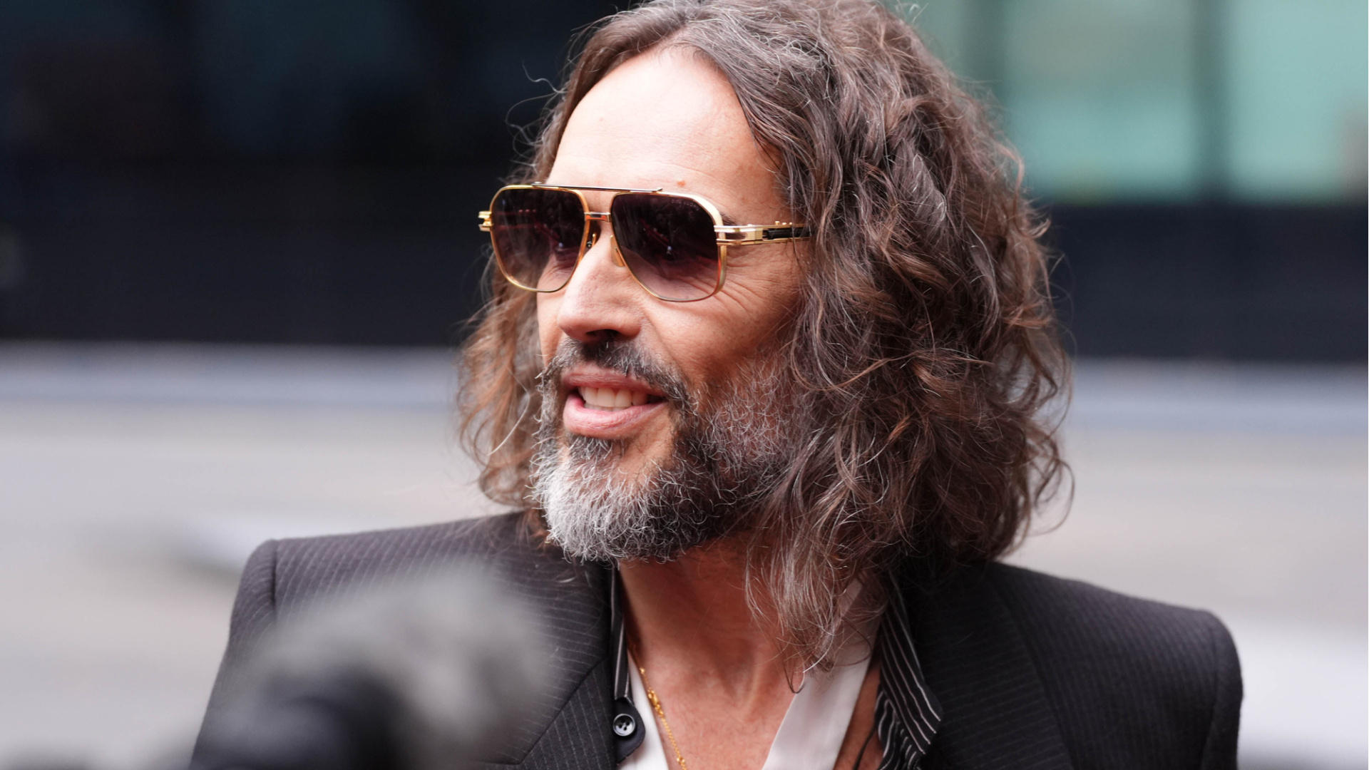 "Russell Brand bir cinsel suçlu" haber görseli