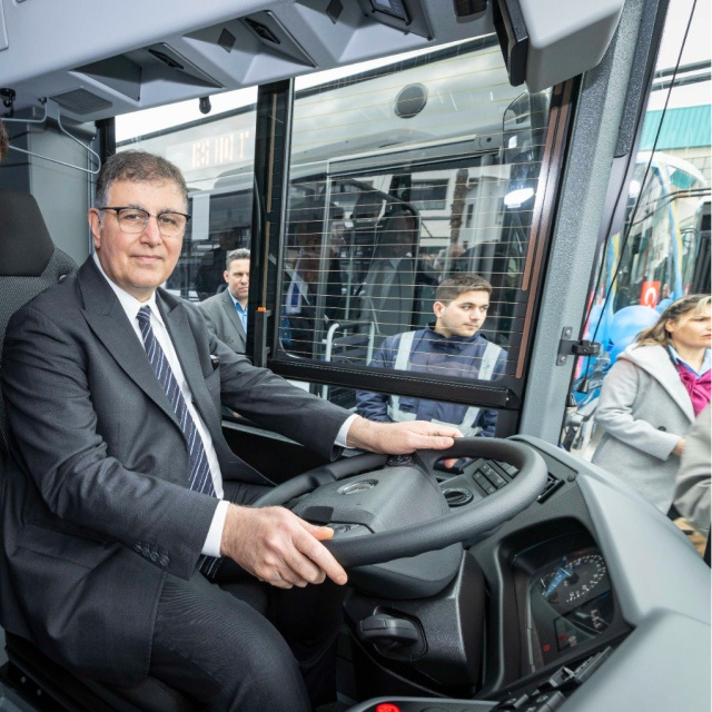 İzmir'de toplu ulaşıma 111 yeni otobüs