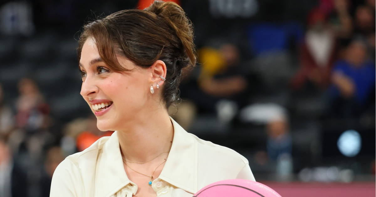 'Pembe Top'u Cemre Baysel havaya attı