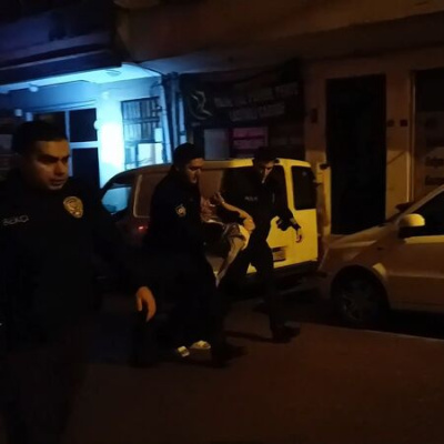 Oğlunun bıçakla rehin aldığı anne kurtarıldı