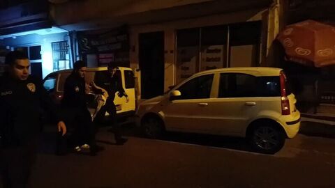 Oğlunun bıçakla rehin aldığı anne kurtarıldı