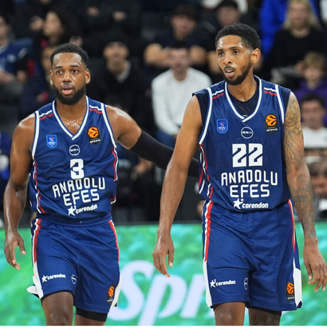 Anadolu Efes, Zalgiris'e konuk olacak!